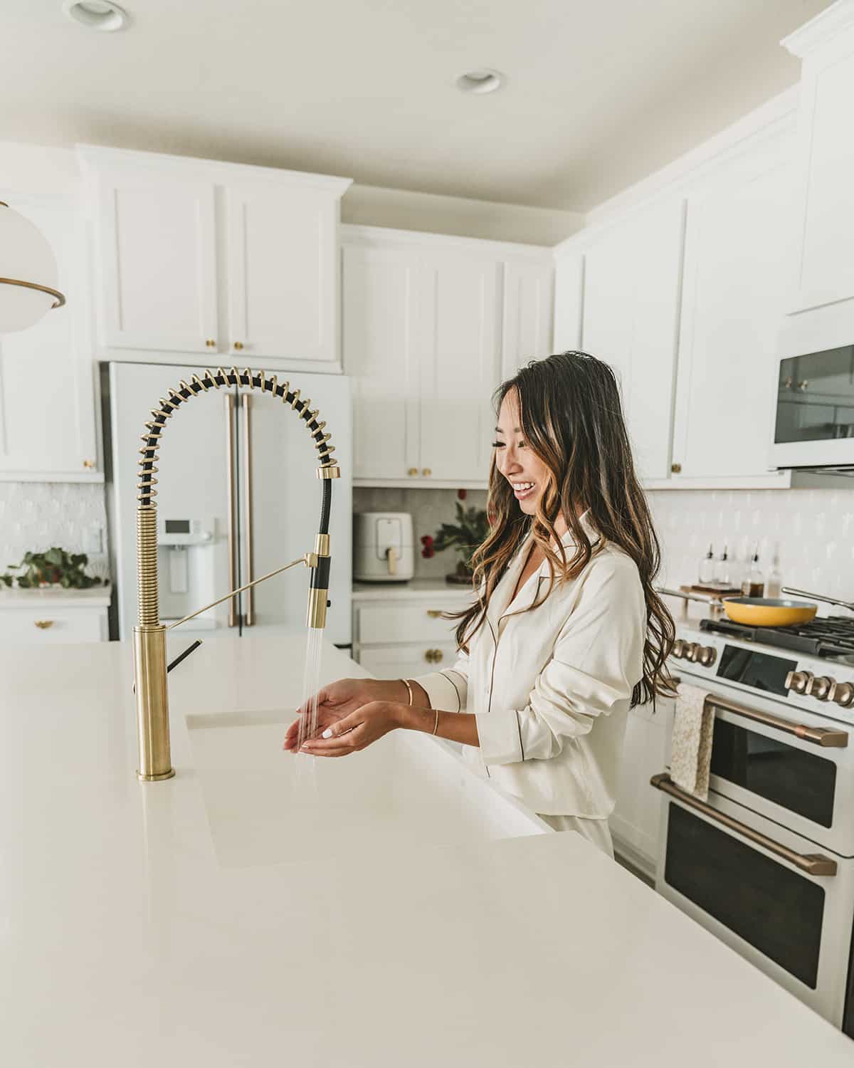 white farmhouse sink