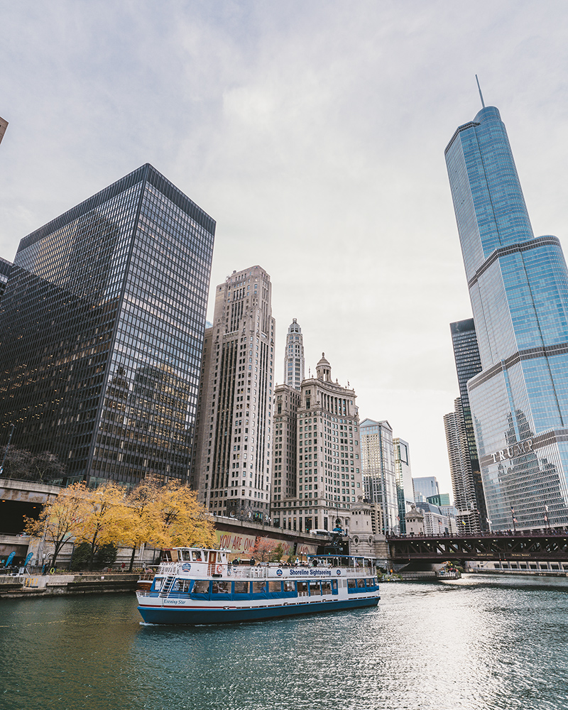 Shoreline Architecture River Tour in Chicago Illinois 